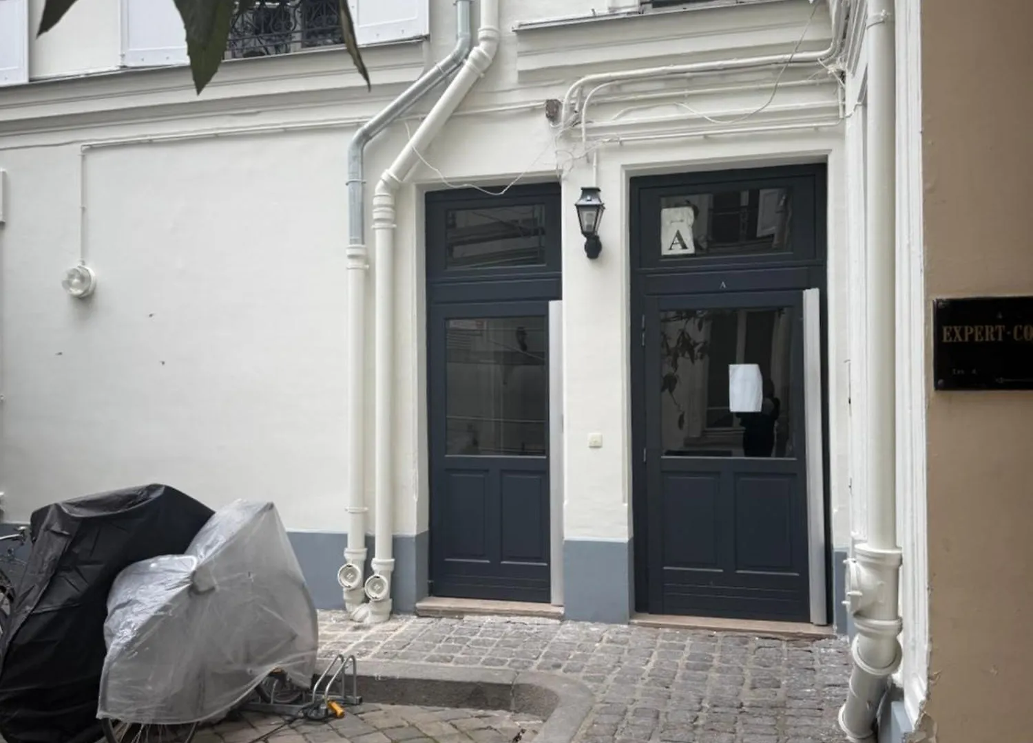Haussmannian Elegance Close To Montmartre Apartman