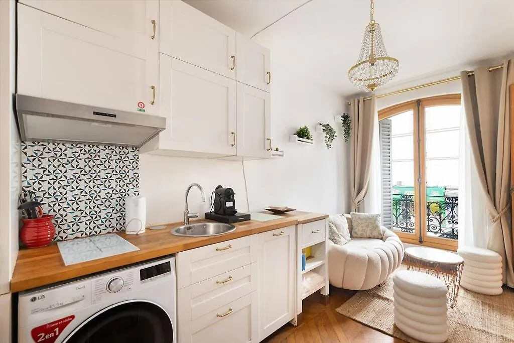 Apartment Haussmannian Elegance Close To Montmartre