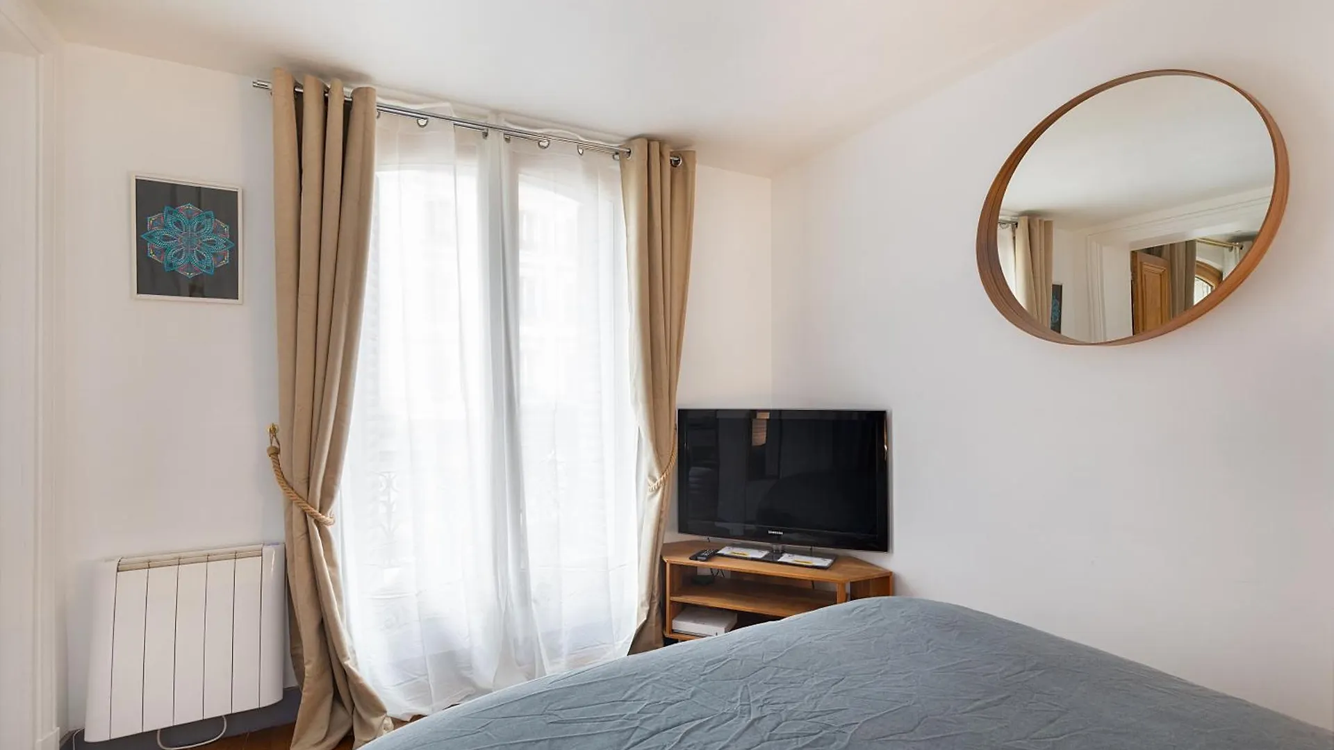 Haussmannian Elegance Close To Montmartre Parijs
