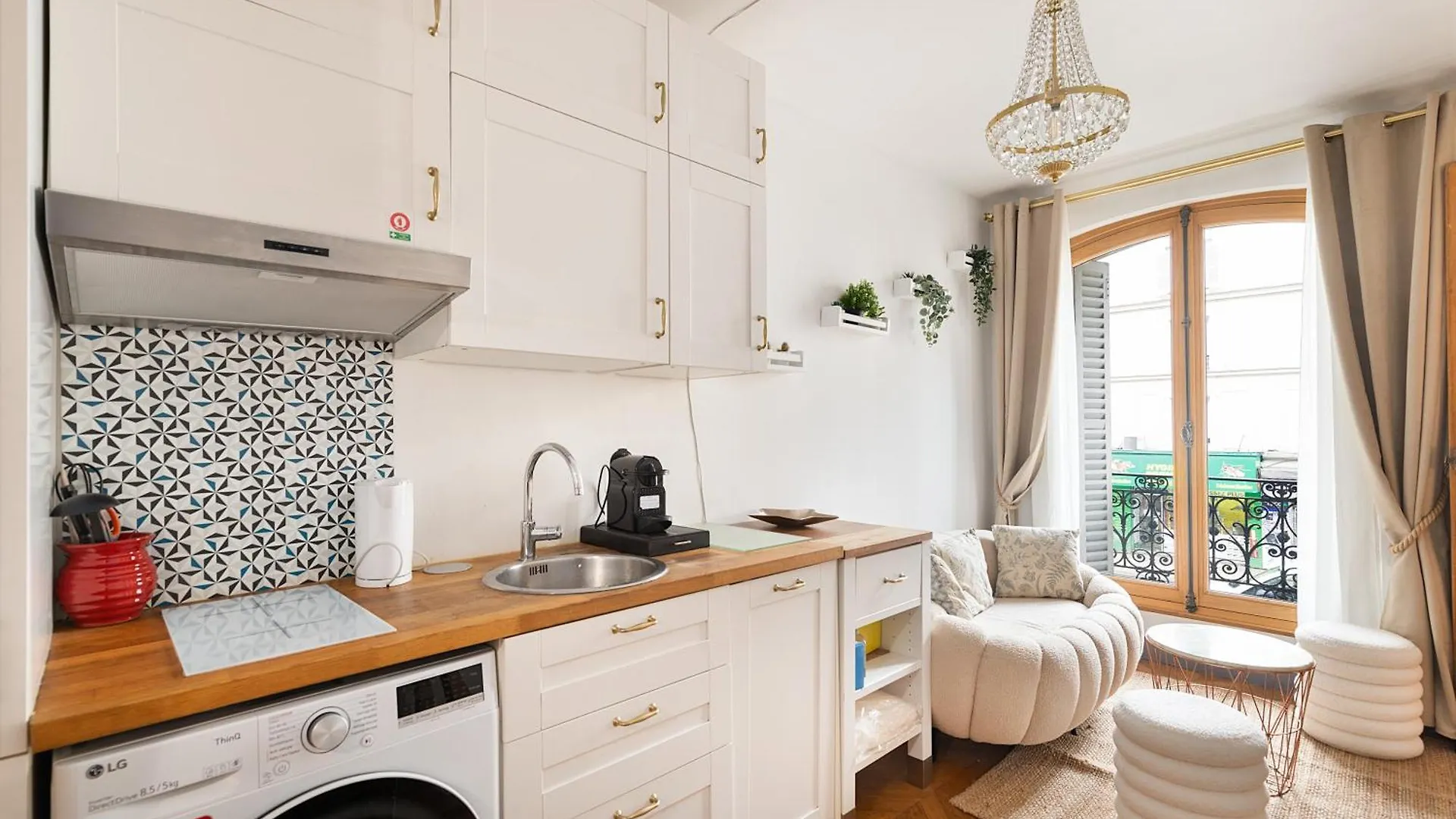 Haussmannian Elegance Close To Montmartre