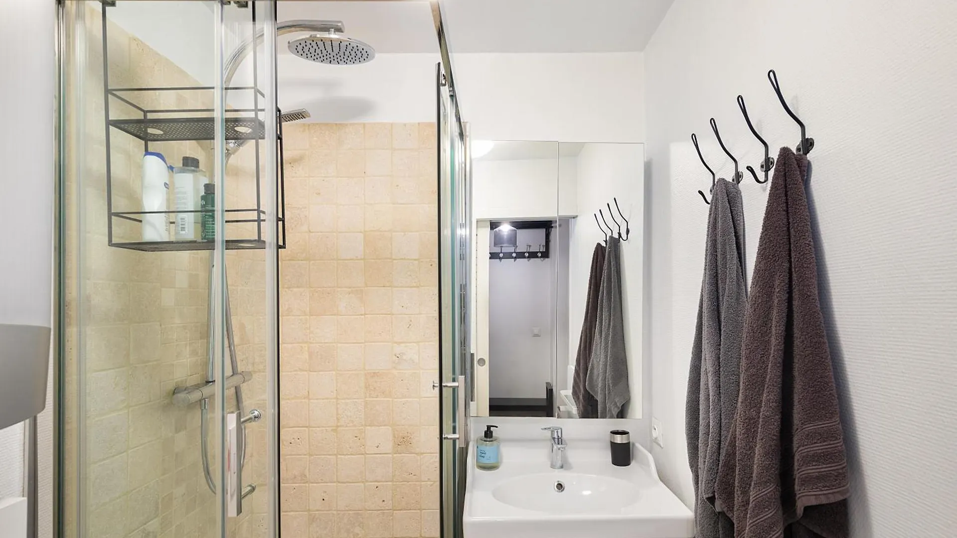 Haussmannian Elegance Close To Montmartre Appartement Parijs